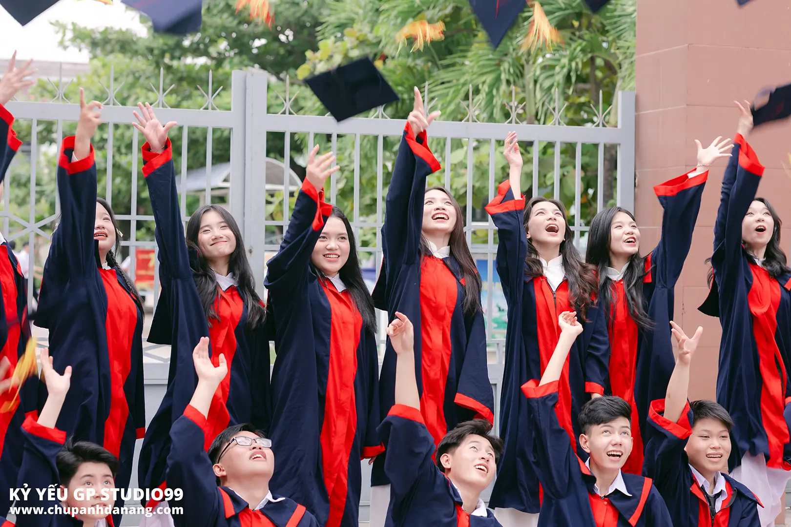 Dịch vụ thuê đồ cử nhân chất lượng