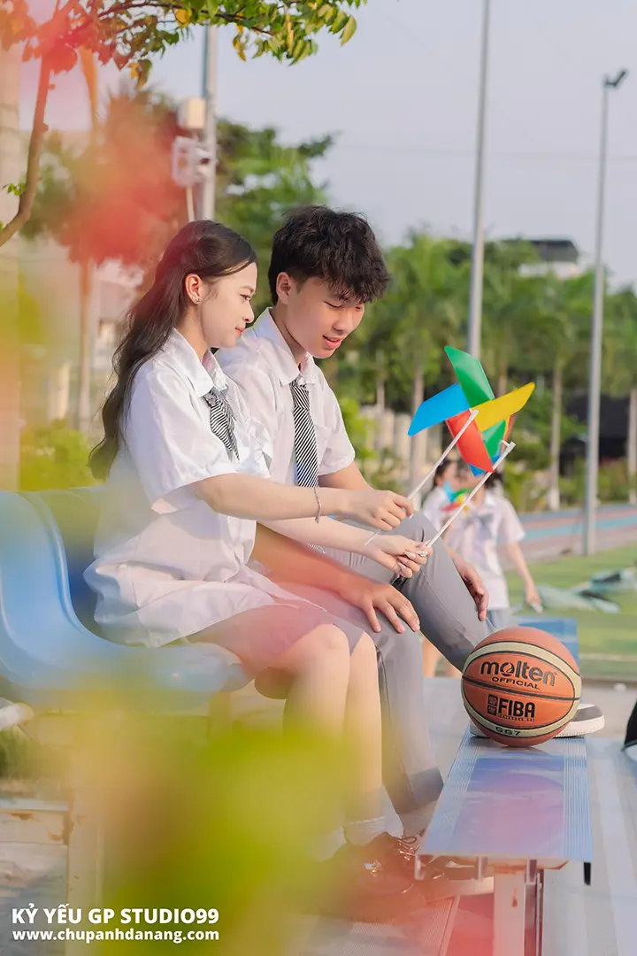 Đồ thanh xuân xám phù hợp nhiều concept