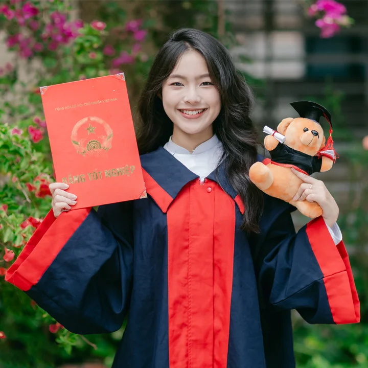 Thuê trang phục đồ cử nhân kỷ yếu GP Studio99